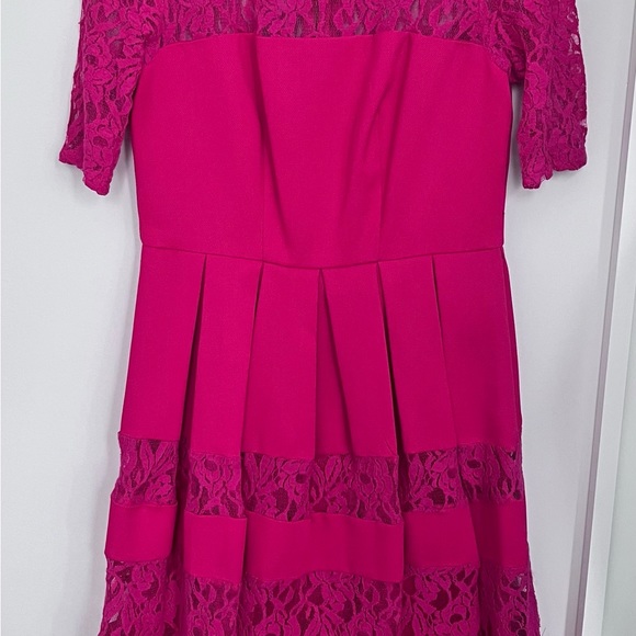 Fuchsia coloured knee length pleated dress. Size 4 - Picture 3 of 5